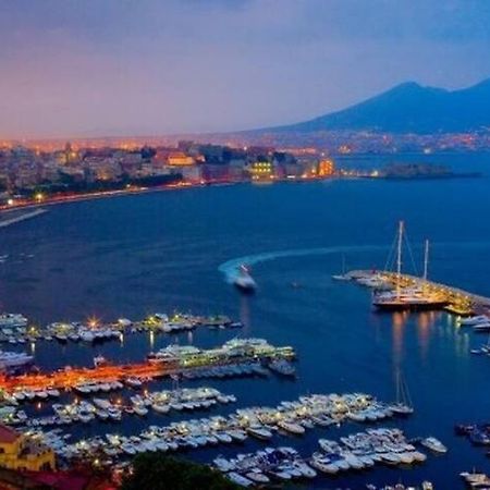 Vesuvius Suite - Elegante Appartamento In Centro Napoli Dış mekan fotoğraf