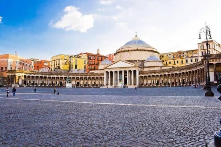 Vesuvius Suite - Elegante Appartamento In Centro Napoli Dış mekan fotoğraf